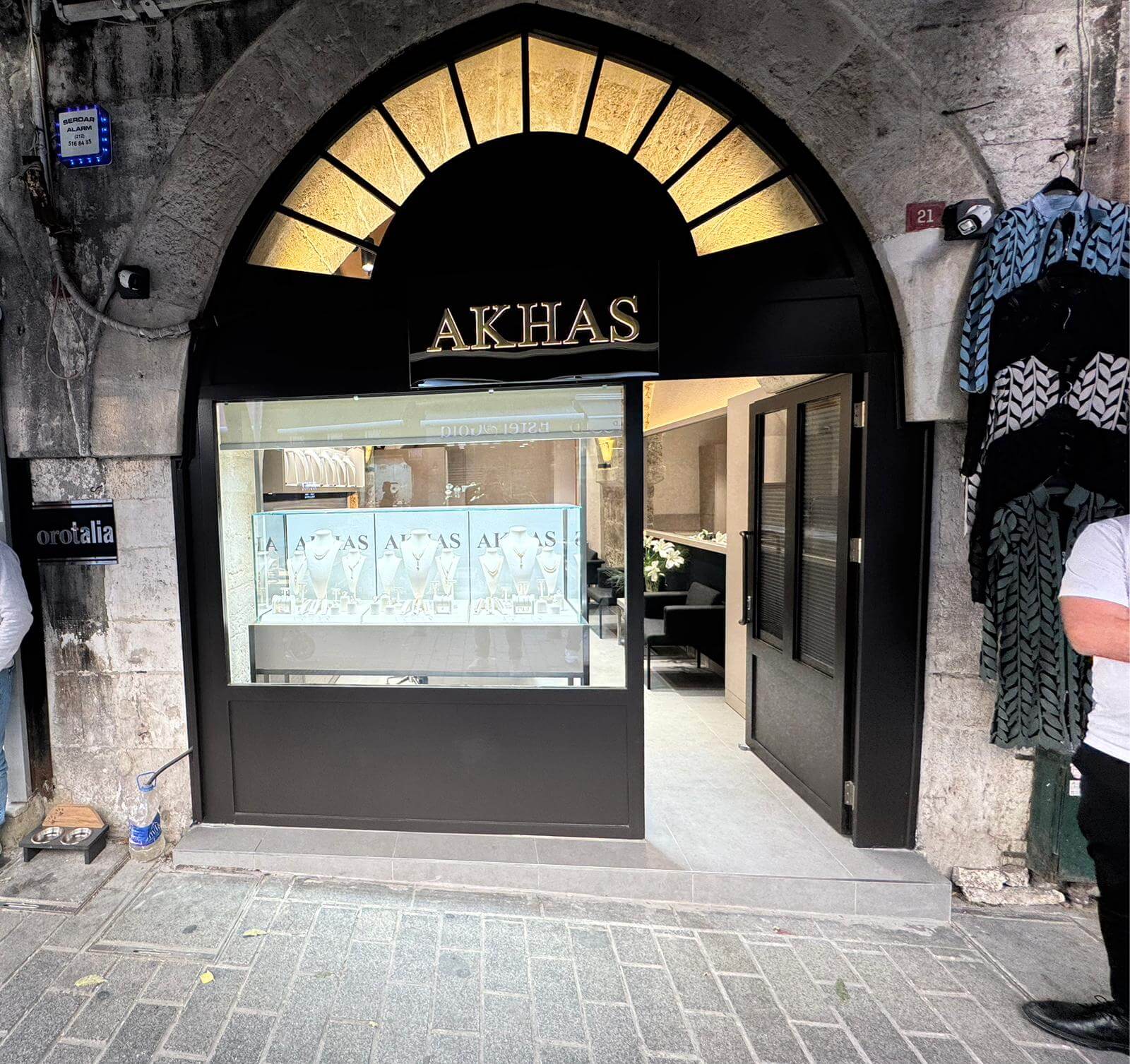 Akhas 5